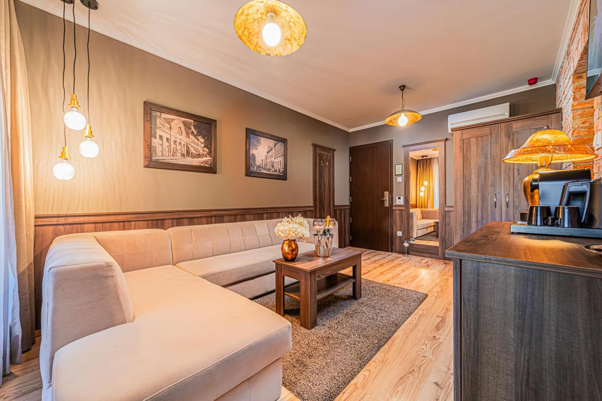 Komlo Hotel 久洛 外观 照片