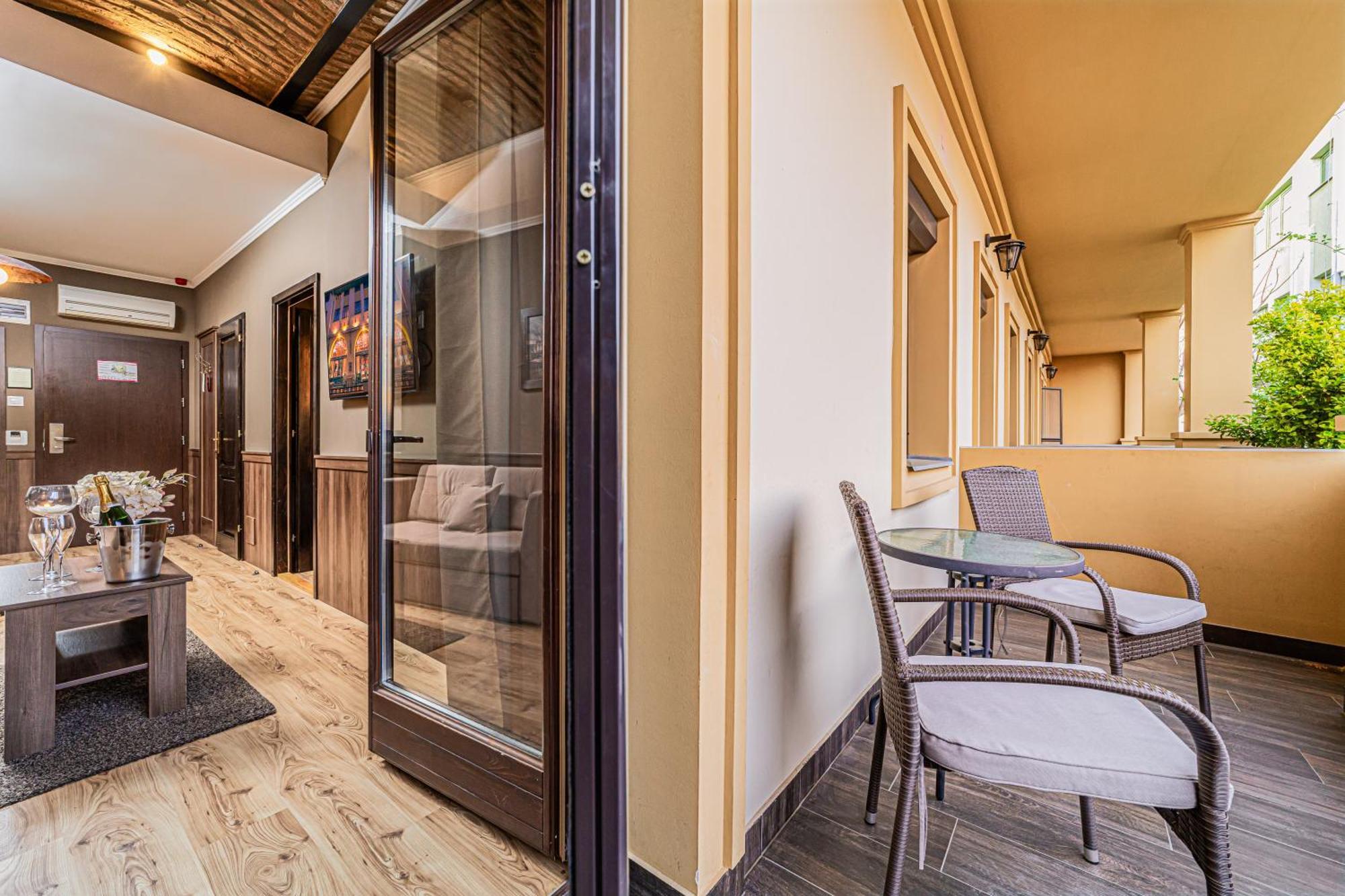 Komlo Hotel 久洛 外观 照片