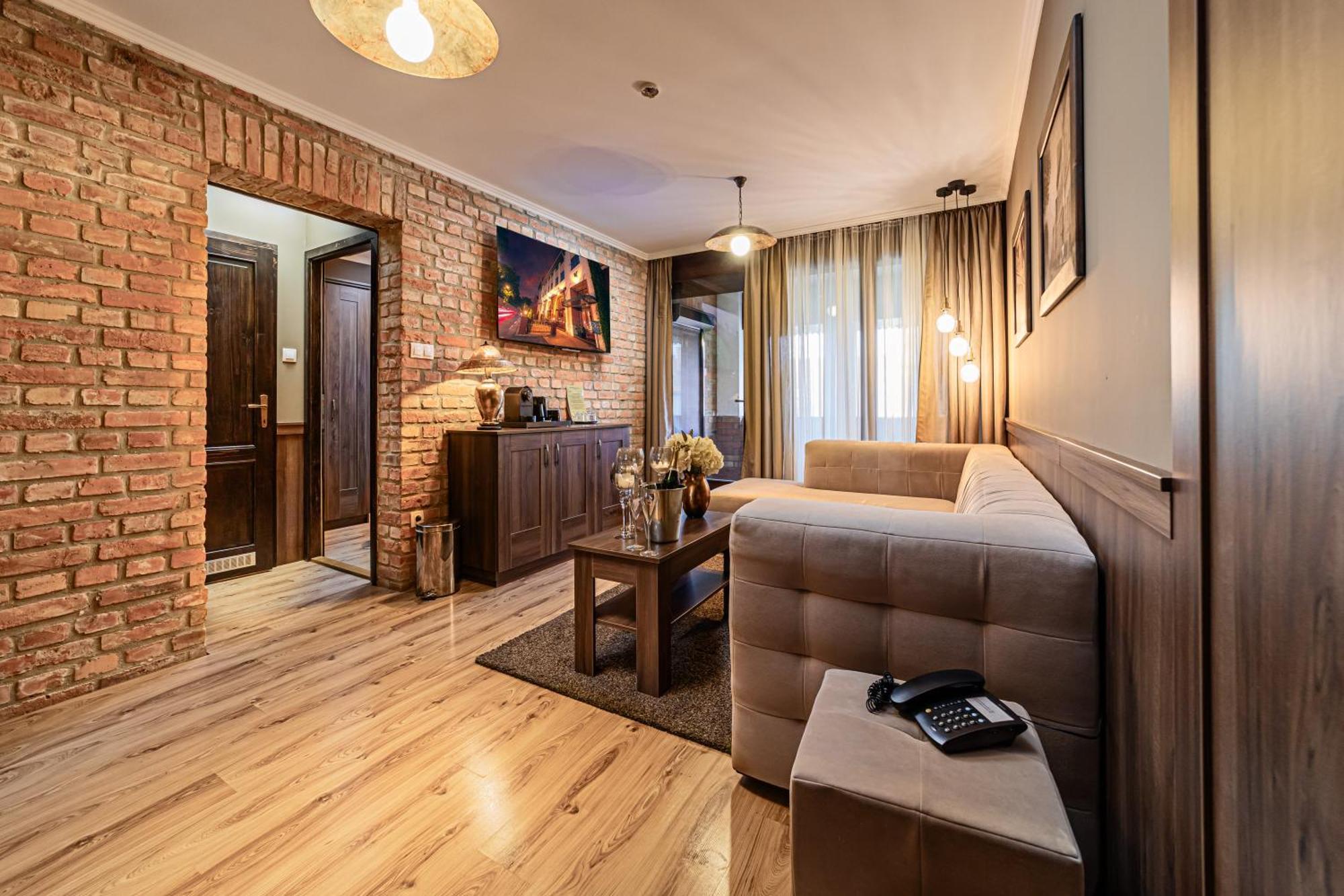 Komlo Hotel 久洛 外观 照片