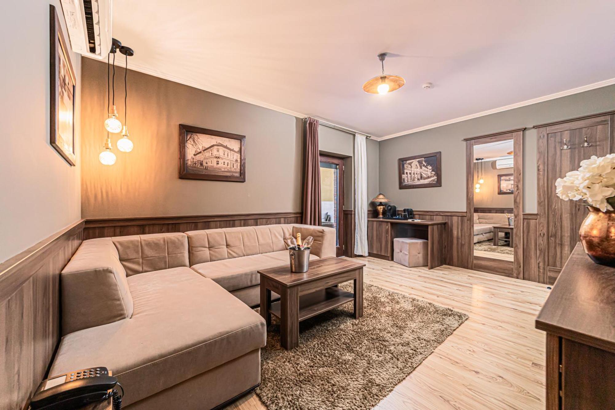 Komlo Hotel 久洛 外观 照片